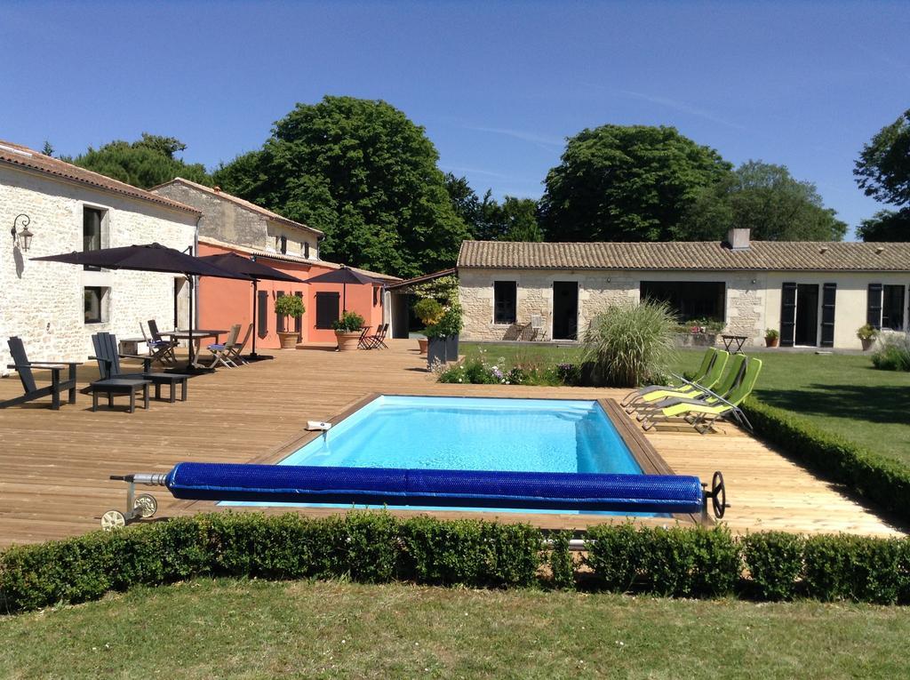 Bed and Breakfast La Grange d'Aunis à Aigrefeuille-dʼAunis Extérieur photo
