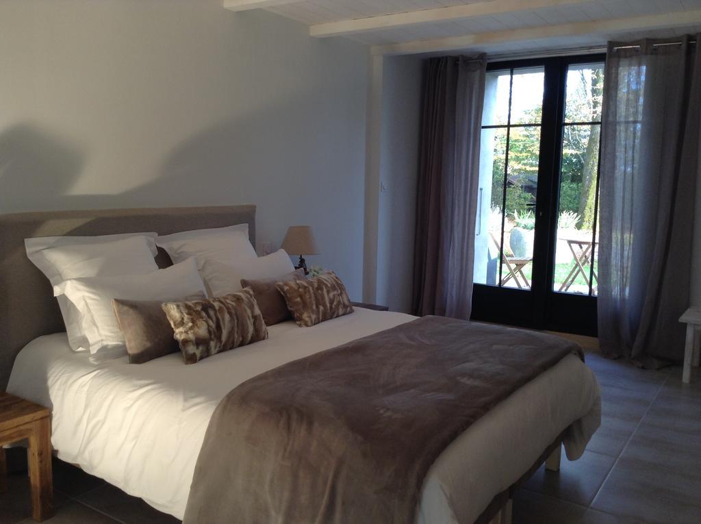 Bed and Breakfast La Grange d'Aunis à Aigrefeuille-dʼAunis Chambre photo